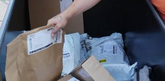 Dazi, tassa Ue temporanea di 3 euro sui piccoli pacchi