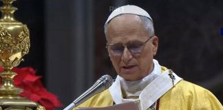 Papa Leone alla messa di Natale: “Stop economia distorta che tratta uomini come merce”