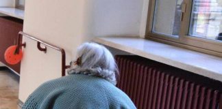 Violenza sessuale su anziane ospiti di una Rsa, arrestato un infermiere