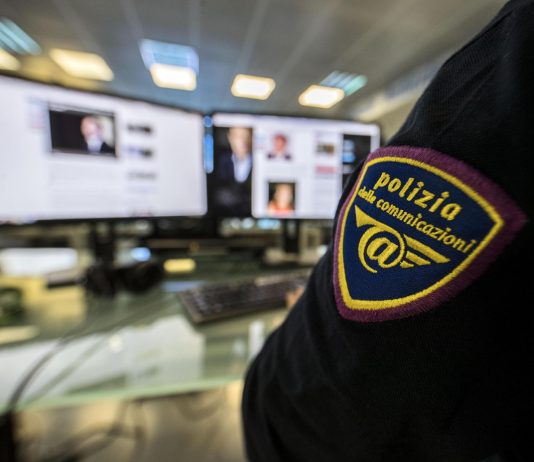 Tredicenne mantovana adescata on line: blitz della Polizia di Stato, cinque indagati in tutta Italia