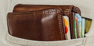 Foggia, migrante trova portafoglio con 500 euro e lo riconsegna alla Polizia Locale