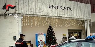 Irregolare sul territorio ruba un paio di scarpe da 130 euro: 23enne denunciato