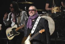 Morto Raul Malo, voce dei Mavericks e icona del country latino