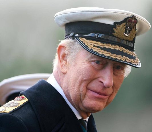 Re Carlo e l’onorificenza… per la tata: il (raro) premio in arrivo nella famiglia reale