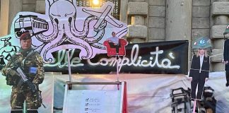 Scala, la protesta prima dell’evento: Meloni e ministri ritratti con l’elmetto