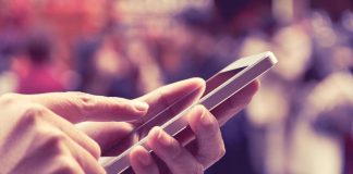 Ostiglia, si fa prestare il telefono per una chiamata urgente e poi scappa: denunciato