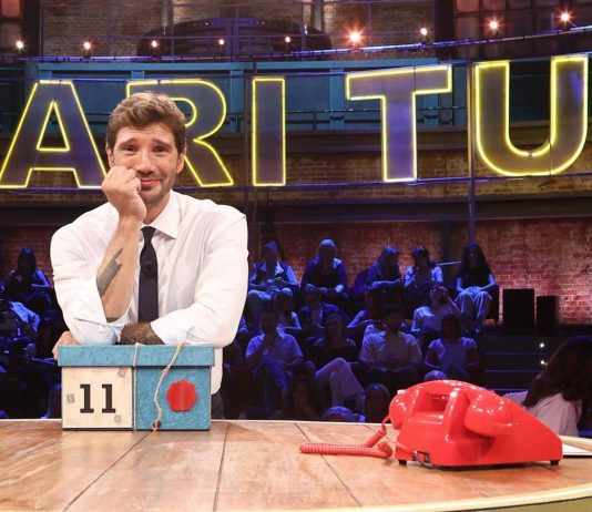 De Martino: “Mi porto il lavoro a casa”. E a Natale gioca ad ‘Affari Tuoi’