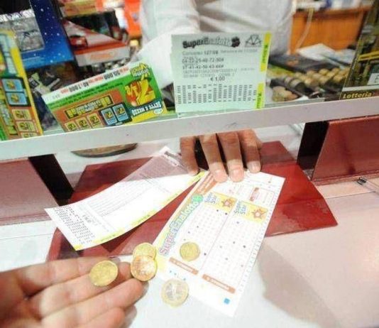 Superenalotto, numeri e combinazione vincente oggi 22 dicembre 2025