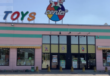 Pistola puntata alla cassiera: rapina da 1.300 euro al Toys Center di Bozzolo