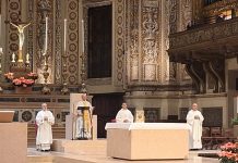 Il vescovo Busca nella messa della notte di Natale: “Rallentare per ritrovare relazioni sincere”