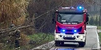 Vigilia di Natale tra forte vento e pioggia: tantissimi interventi dei Vigili del Fuoco