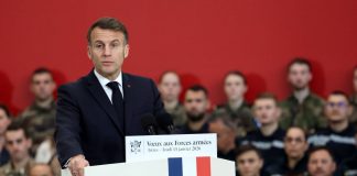 Groenlandia, Macron risponde a Trump “Minacce dazi inaccettabili”