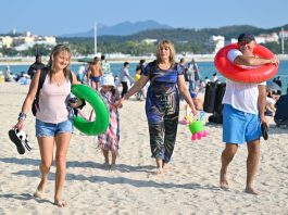 Cina, il turismo contribuisce per oltre un terzo al Pil di Hainan