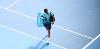 Sfortuna Musetti, vince i primi due set con Djokovic ma poi si ritira