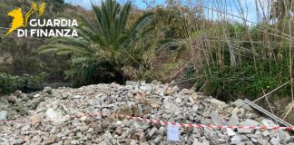 Discarica abusiva di 300 mq a Ischia, sequestri e denunce