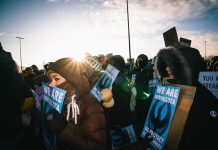 In migliaia a Minneapolis contro Ice, appare a sorpresa Bruce Springsteen