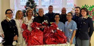 Befana in Pediatria grazie a Polizia e Abeo: regali per i bimbi ricoverati