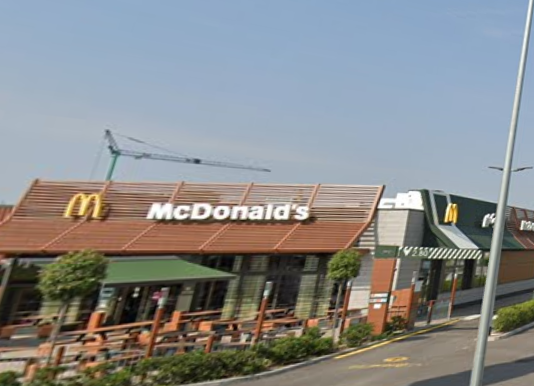 Asola, aggressione al McDonald’s: il sindaco Romanelli: “No al falso buonismo, chi sbaglia paghi”