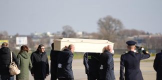 Crans Montana, rientrate le salme dei ragazzi italiani. Fontana: “un grande dolore”