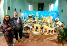 Il grande presepe semovente dei mantovani Chiozzi e Menegatti incanta Rolo