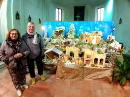 Il grande presepe semovente dei mantovani Chiozzi e Menegatti incanta Rolo