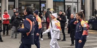 Viadana si veste a festa per la Fiamma olimpica, entusiasmo lungo le strade
