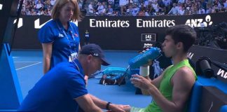 Australian Open, crampi per Alcaraz. E il medical time out fa infuriare Zverev