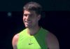 Australian Open, tifoso urla “Carlos Nadal!” e Alcaraz scoppia a ridere