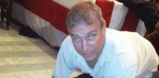 Epstein, i nuovi file: la foto che imbarazza l’ex principe Andrea