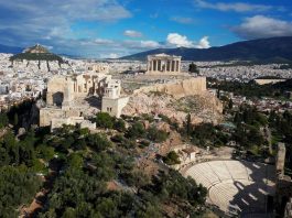 Grecia, voli sospesi in tutto il Paese per guasto a sistema di controllo