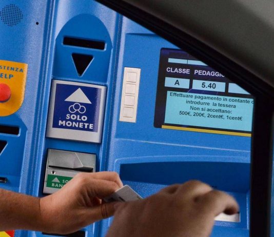 Carburanti, pedaggi, Rc auto: “Aumenti a raffica nel 2026”