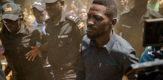 Uganda, leader opposizione Bobi Wine portato via con elicottero militare