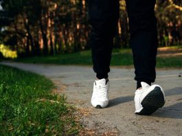 Camminare per ripartire a Capodanno, quanti passi servono per la salute