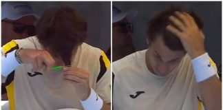 Si taglia i capelli al cambio campo, l’incredibile gesto di Carabelli ad Auckland
