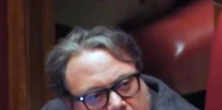 M5S, Carotenuto e gli occhiali smart alla Camera: “Non faccio video in Aula”