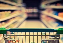 Licenziato per il test del carrello e reintegrato, cassiere sceglie il risarcimento