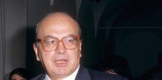 Craxi, Crosetto a commemorazione Hammamet. Il figlio Bobo: “Italia lo ricordi con busto a Sigonella”