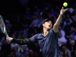 Australian Open, cori, bandiere e… Maradona: è Italia-Argentina sugli spalti per Darderi-Baez
