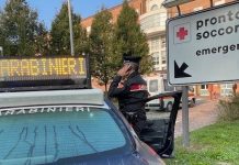 Ubriaco prende a calci e pugni due infermieri del pronto soccorso. Denunciato