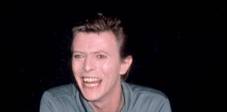 David Bowie, a 10 anni dalla morte esce la biografia ‘Oltre lo spazio e il tempo’