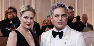 Golden Globes, da Ruffalo a Lyonne: le celebrità indossano spille di protesta contro l’ICE