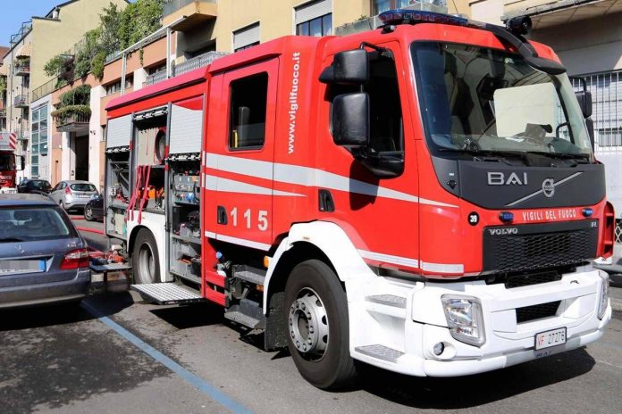incendio_ad_una_palazzina_in_via_beroldo_al_civico_2.