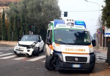 Suzzara, ambulanza della Croce Verde in missione coinvolta in un incidente