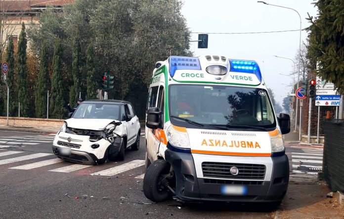 incidente auto-ambulanza