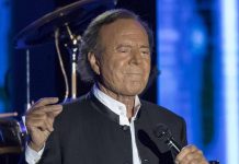 Julio Iglesias chiede l’archiviazione dell’indagine per presunti abusi