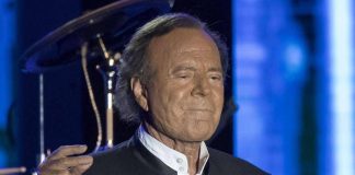 Julio Iglesias chiede l’archiviazione dell’indagine per presunti abusi