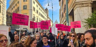 Violenza sulle donne, manifestazione di fronte al Senato: protesta contro testo Bongiorno