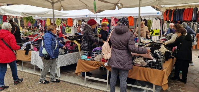 mantova-mercato-del-giovedi-in-centro-storico-10-909x420