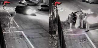 Vaga nudo e lascia droga davanti alla caserma dei carabinieri, 43enne denunciato