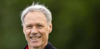 Ex calciatore Van Basten caregiver della moglie malata, Vaia: “Tanti non possono farlo”